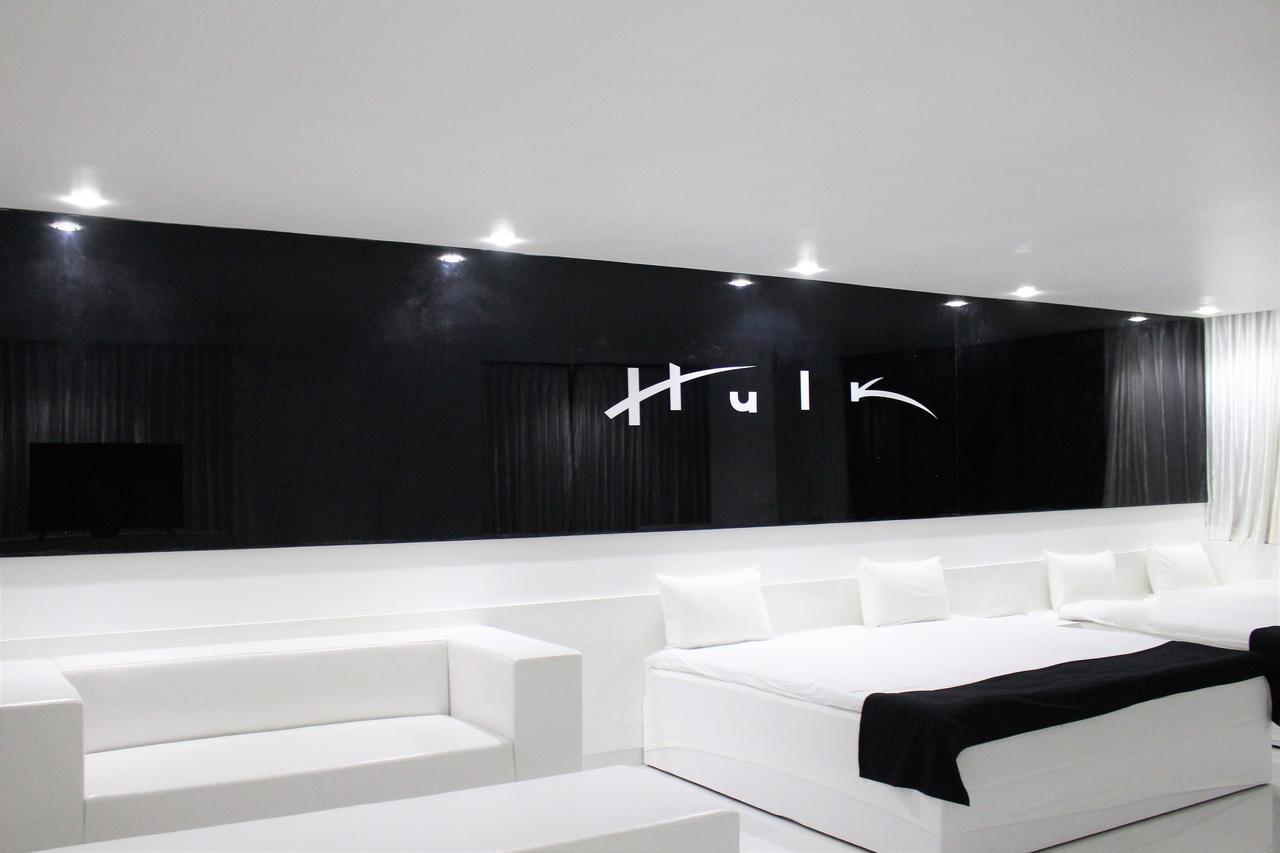 Hotel Hulk Pokhara Exteriör bild