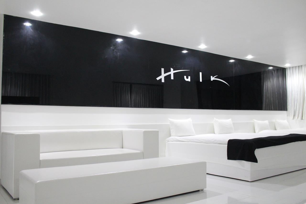 Hotel Hulk Pokhara Exteriör bild