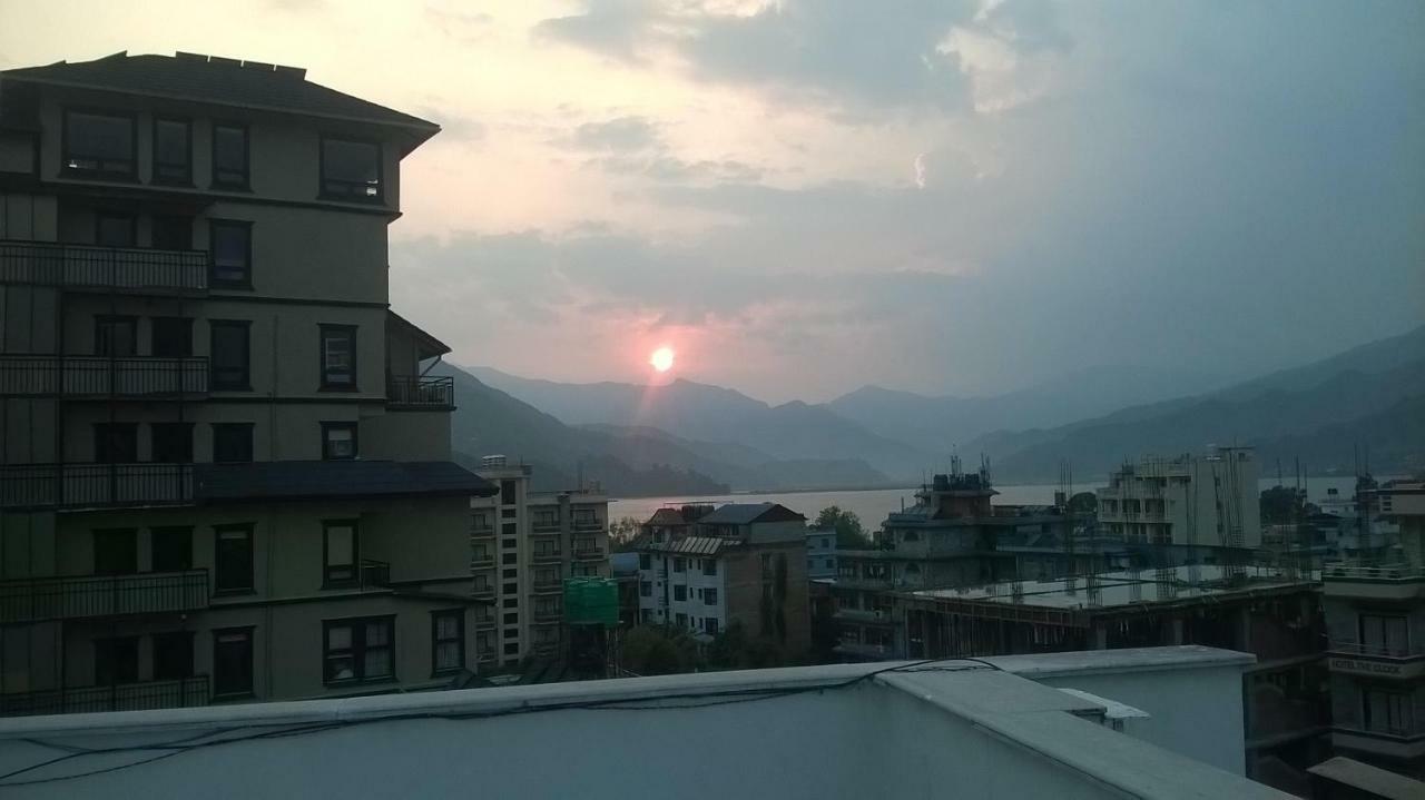 Hotel Hulk Pokhara Exteriör bild